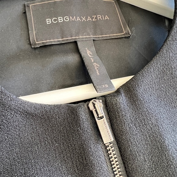 BCBG MaxAzria Paisley Zipped Top - Picture 8 of 10